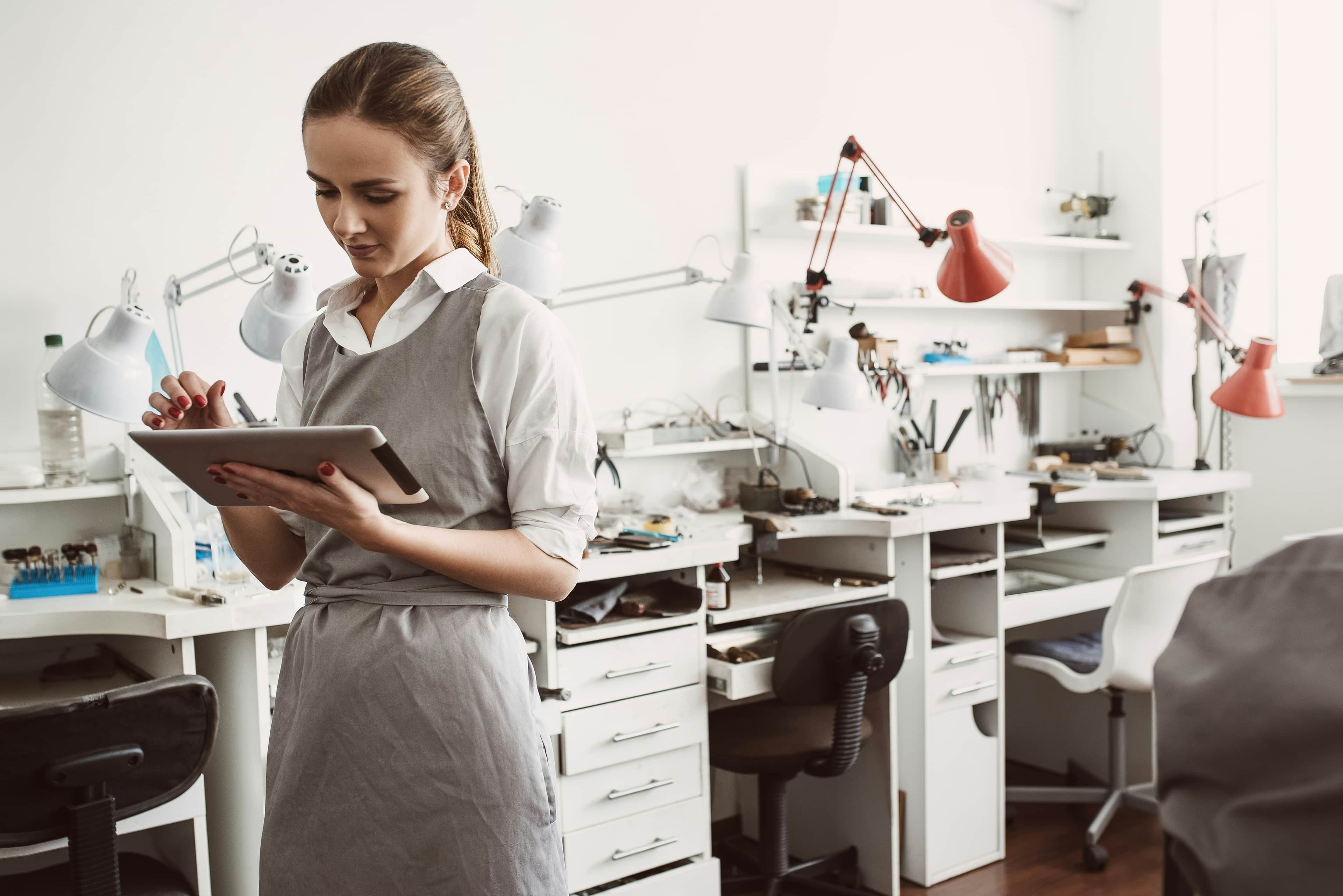 Laboratory audit lead presenting process findings
